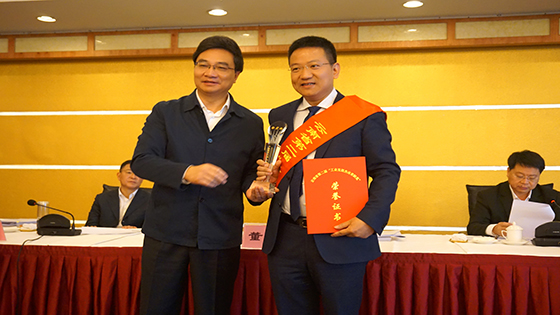 抖圈信息党委书记、董事长、总裁徐宏灿荣获云南省第二届“工业发展杰出贡献奖”